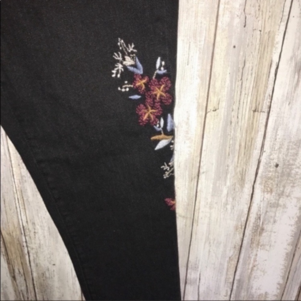 Mossimo Floral Embroidered Skinny High Rise - Picture 5 of 6